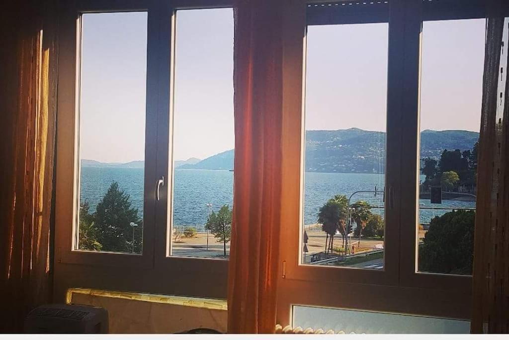 Appartamento Chic Vista Lago - Casa Janis Verbania Extérieur photo
